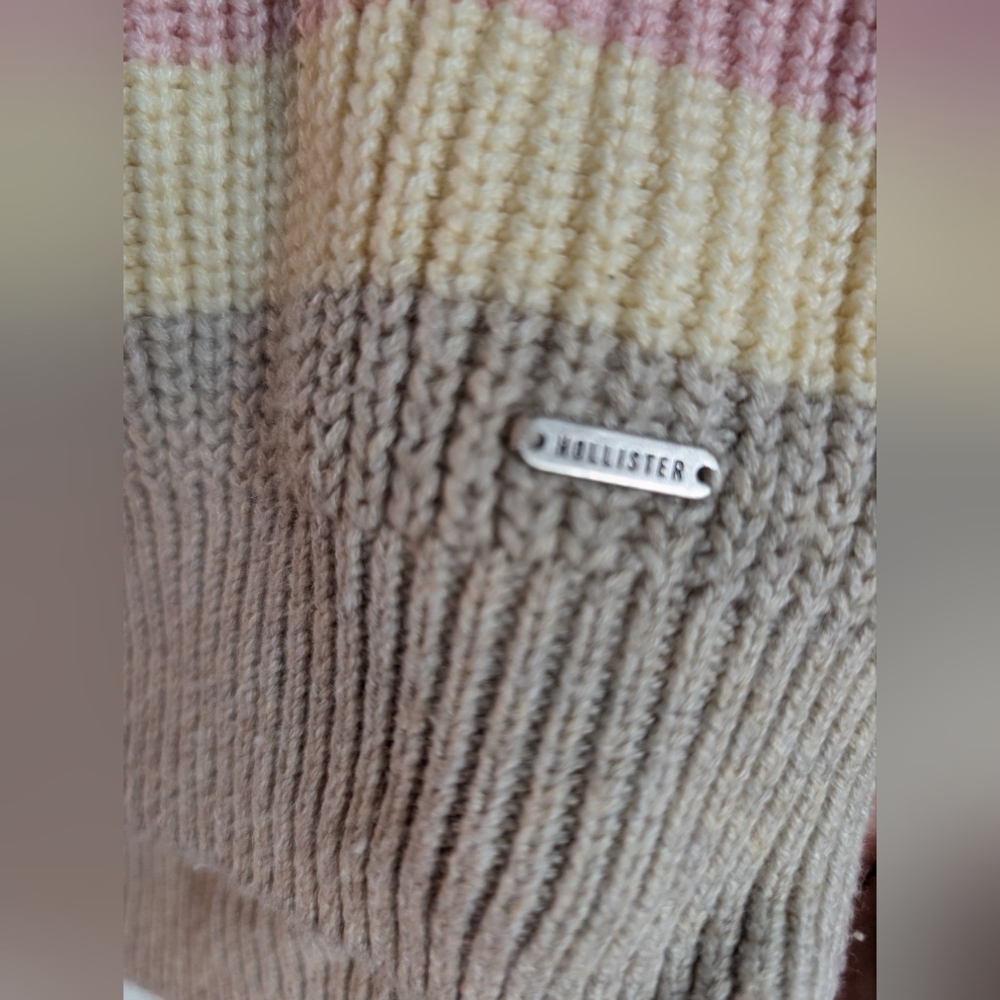 🩷 Hollister Pastel & Tan Striped V-Neck Sweater EUC - Picture 2 of 11